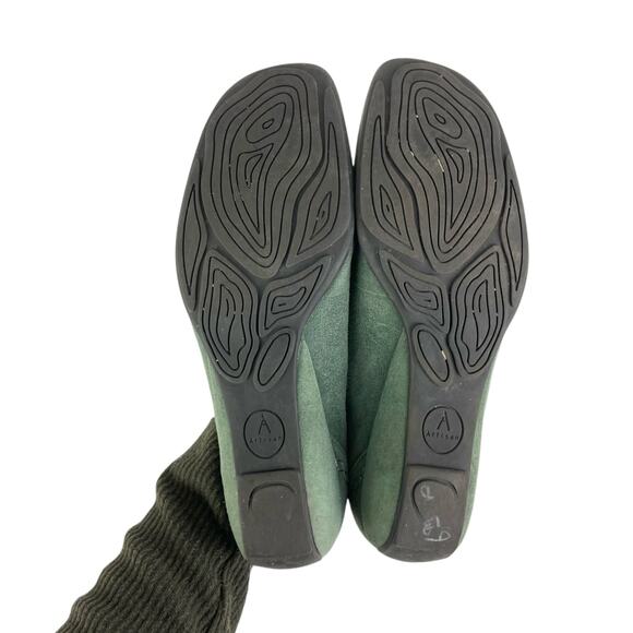 Clarks Artisan Green Suede Leather Embroidered Slip On Loafers Comfort Flats - Picture 11 of 11
